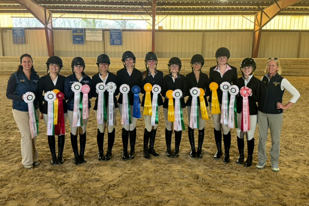 Intermont Equestrian IHSA Places Fourth At Zone IV Finals