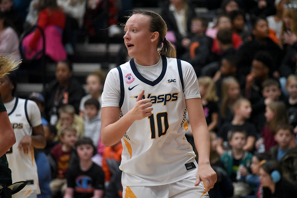 Yarber Leads Emory & Henry Past Tusculum, 68-50, Wednesday Evening